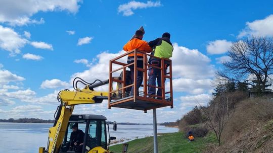 Lampy solarne oświetlą czerwiński bulwar