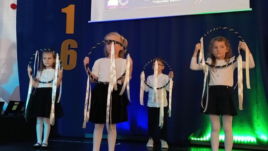 Łzy wzruszenia i wiele podziękowań podczas 10 urodzin Szkoły Podstawowej w Kraszewie-Czubakach