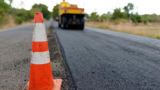 Miliony na przebudowy dróg w regionie. Ile i na co?