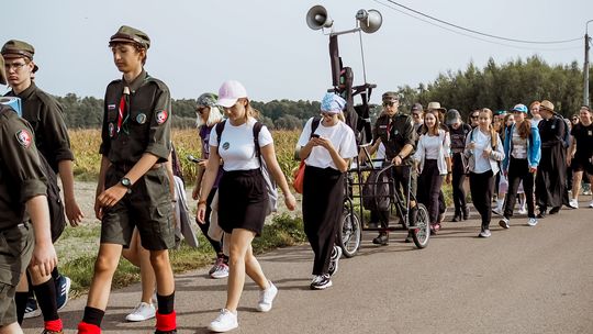 "Młodzi w drodze", czyli piesza pielgrzymka z Płońska do Czerwińska nad Wisłą