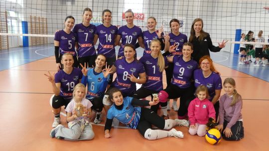 Mocny początek sezonu. Siatkarki KiwiVolley demolują kolejne rywalki
