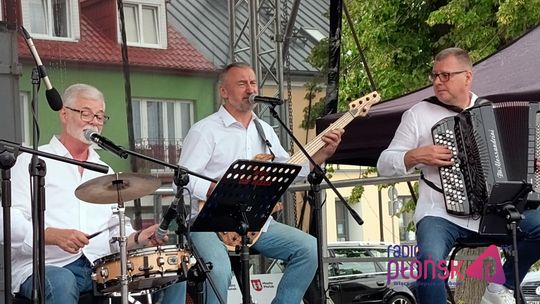 Muzyczna niedziela w płońskim rynku. Zagrała kapela FAKIRY