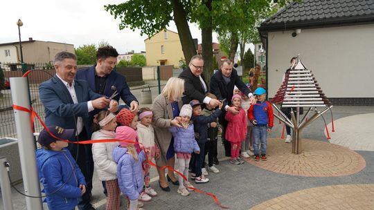 Muzyczny plac zabaw w Raciążu już otwarty. Nietypowe instrumenty dla najmłodszych w plenerze