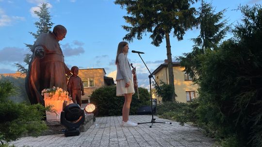 Muzyczny wieczór przy pomniku św. Jana Pawła II