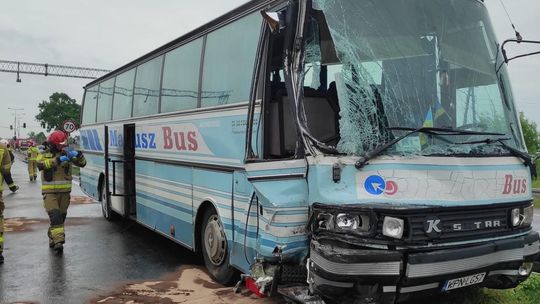 Na 'siódemce' autobus zderzył się z busem