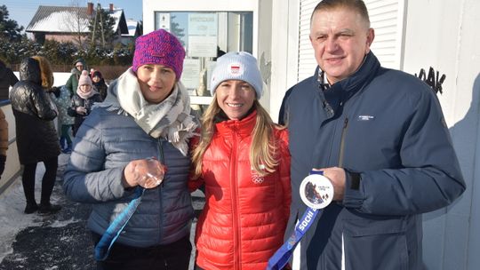 Nauka jazdy na łyżwach z polską medalistką olimpijską Luizą Złotkowską w Płońsku