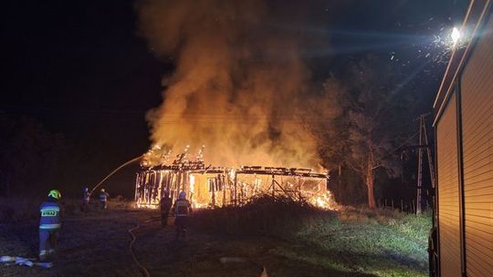 Nocna akcja strażaków. Paliła się stodoła pod Nasielskiem