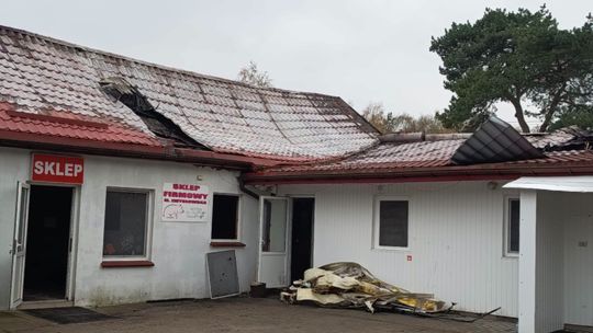Nocny pożar w Kolonii Sochocin. Wstępne straty oszacowano na 300 tys. zł