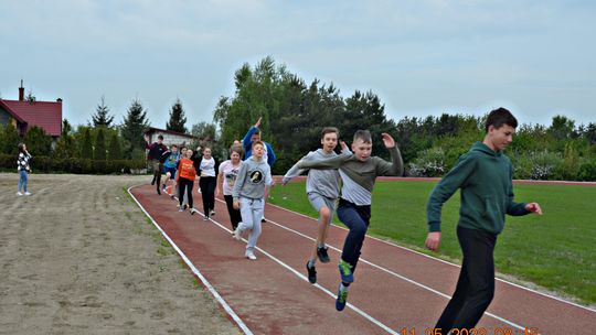 Nowa bieżnia, zestaw do street wokout`u i skoku w dal przy siedlińskiej podstawówce