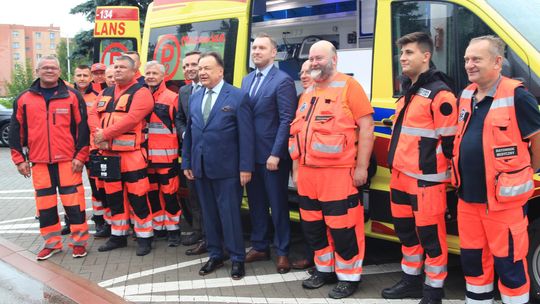 Nowa karetka dla szpitala w Ciechanowie. Ambulans przekazał samorząd Mazowsza