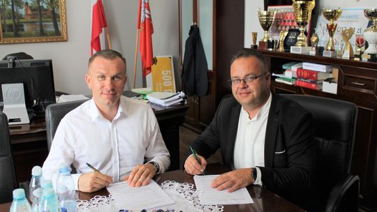 Nowy autobus zawiezie uczniów z gminy Załuski do szkoły