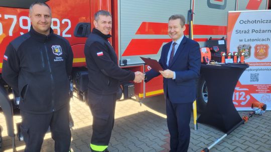 Nowy sprzęt dla strażaków z Nowego Miasta i Latonic. Ponad 98 tys. zł na wyposażenie jednostek