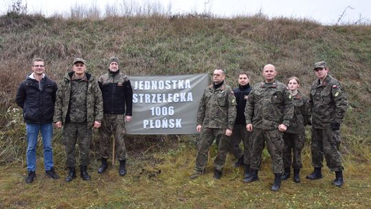 Oddali 10 Strzałów Ku Chwale Ojczyzny 