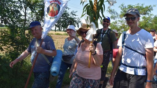 Pielgrzymi z Warmii przeszli drogami powiatu płońskiego