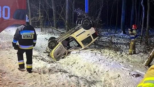 Pijany 25-latek z zakazem spowodował wypadek i uciekł zostawiając rannego