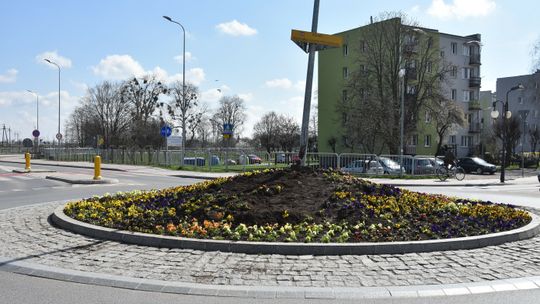 Pijany kierowca uderzył w latarnię na rondzie w Płońsku