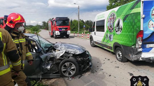 Pijany spowodował kolizję, potem zwyzywał i rzucił się na policjanta