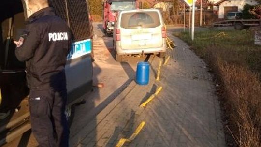 Pijany wjechał w barierki i próbował przekupić policjantów