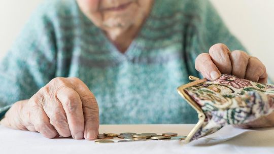 Płońsk. Seniorka straciła oszczędności metodą na wnuczka 