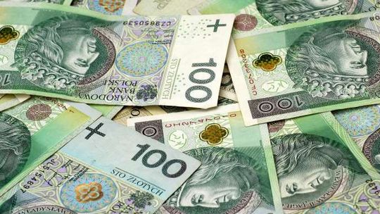 Płońszczanka znalezione pieniądze oddała na policję. Gotówka czeka na właściciela Płońszczanka znalezione pieniądze oddała na policję. Gotówka czeka na właściciela