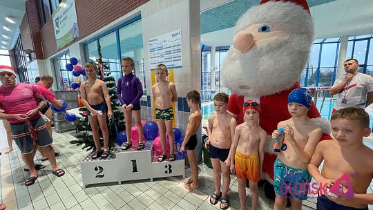 „Pływaj ze Świętym Mikołajem” – mikołajkowe zawody na pływalni w Płońsku „Pływaj ze Świętym Mikołajem” – mikołajkowe zawody na pływalni w Płońsku