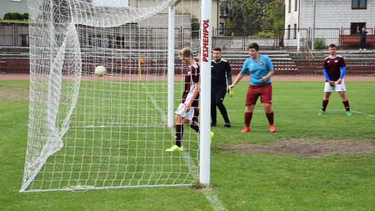 Podział punktów w juniorskich derbach