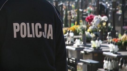 Policja ostrzega: „Bądźmy uważni i czujni podczas pobytu na cmentarzu”