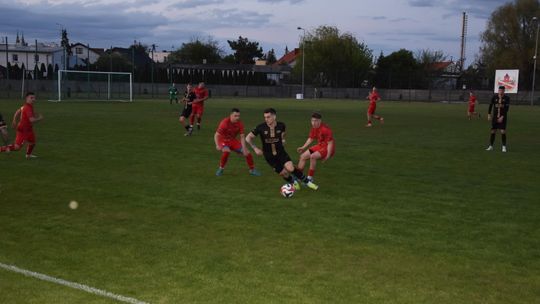 Porażka z Kasztelanem. Klątwa stadionu w Raciążu wisi nad Płońską Akademią Futbolu