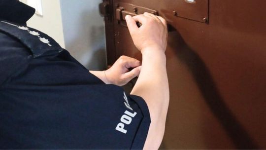 Poszukiwany listem gończym zatrzymany. Odpowie za oszustwo „na funkcjonariusza”