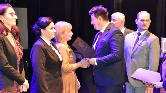 Powiatowe obchody Dnia Edukacji Narodowej. Nagrody dla nauczycieli i dyrektorów