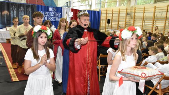 Powrót do historii. Koronacja króla Bolesława Chrobrego w murach SP 1 w Płońsku