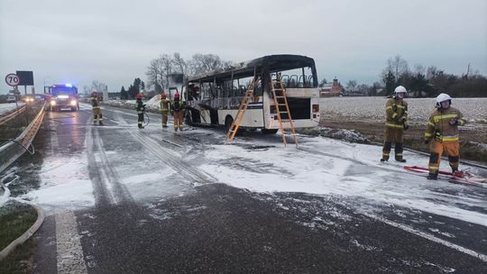 Pożar autokaru na DK7 w Kroczewie