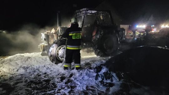 Pożar ciągnika rolniczego w Strzembowie
