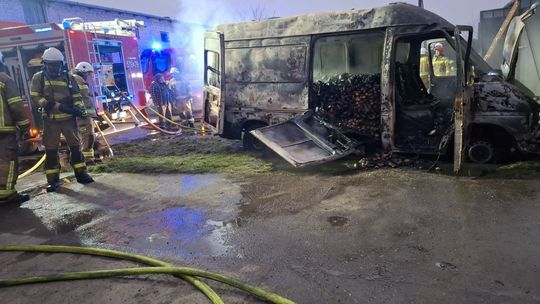 Pożar garażu w Kroczewie. 9 zastępów w akcji Pożar garażu w Kroczewie. 9 zastępów w akcji