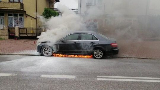 Pożar mercedesa na Targowej