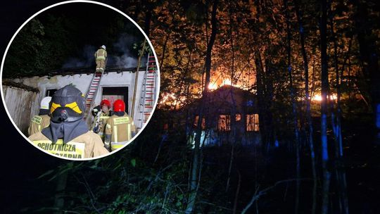 Pożar pustostanu w Płońsku. Strażacy walczyli z ogniem przez blisko 4 godziny