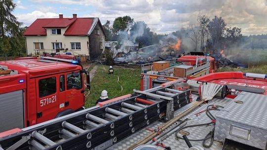 Pożar w Sielcu. Istniało ryzyko zajęcia przez ogień budynku mieszkalnego