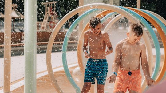 Prawdziwe święto kolorów! Czas na weekend Holi w Julinek Parku Prawdziwe święto kolorów! Czas na weekend Holi w Julinek Parku