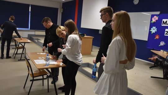 Prawie 500 uczniów rozpoczęło matury
