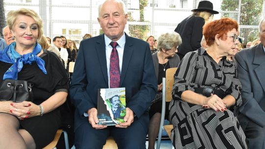 Prezentacja książki o historii Zespołu Szkół nr 2 w Płońsku