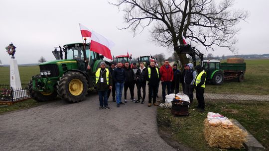 Protest rolników przybiera na sile, opanowali Ciechanów i wylotówki