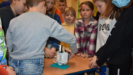 Roboty na lekcjach w SP 4 w Płońsku