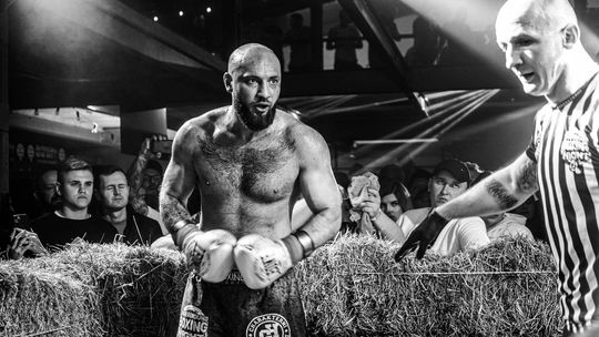 Rostek przegrywa na punkty w czasie Underground Boxing Night