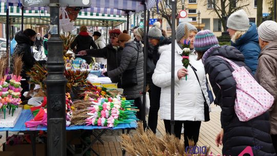 Rozpoczął się wielkanocny jarmark w Ciechanowie. Na deptaku stanęły stragany, w "W18" odbywają się warsztaty