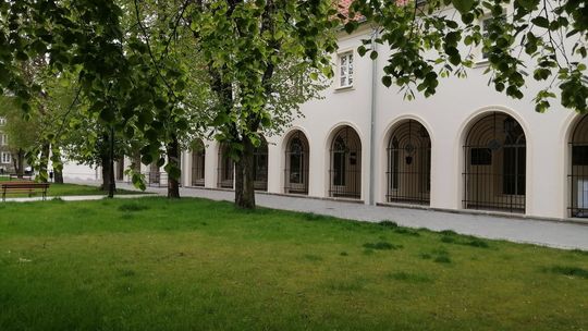 Rozpoczyna się Ogólnopolski Tydzień Bibliotek. Wieczór satyry, książka i stare kino w Ciechanowie