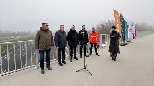 S7 z Płońska do Modlina otwarta w pełnym przekroju. Trzy pasy w obu kierunkach S7 z Płońska do Modlina otwarta w pełnym przekroju. Trzy pasy w obu kierunkach