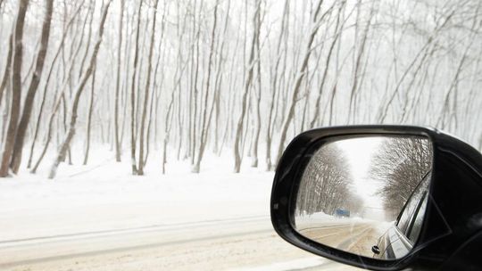 Ścisnął mróz. Nadal na wielu drogach ślisko, część tych dojazdowych jest oblodzona