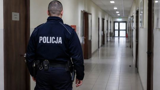 Śledztwo prokuratury: policjant z płońskiej komendy usłyszał zarzuty