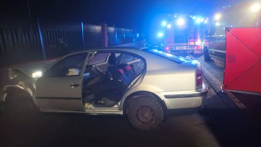 Śmiertelny wypadek w Chociszewie. Auto uderzyło w ogrodzenie cmentarza Śmiertelny wypadek w Chociszewie. Auto uderzyło w ogrodzenie cmentarza