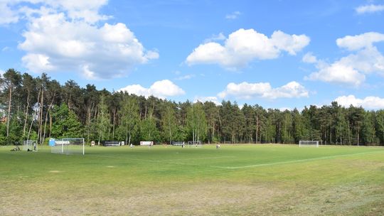 Stadion w Sochocinie z oświetleniem